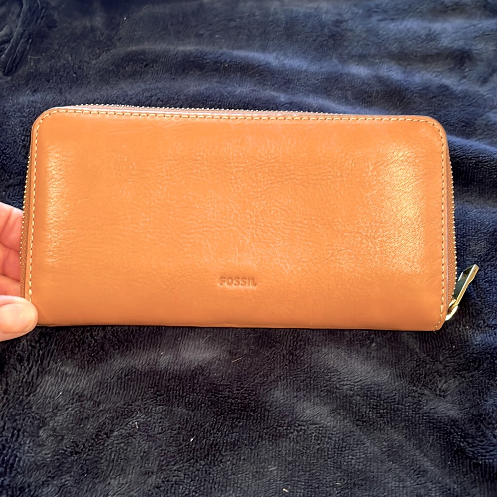 FOSSIL ZIP AROUND WALLET